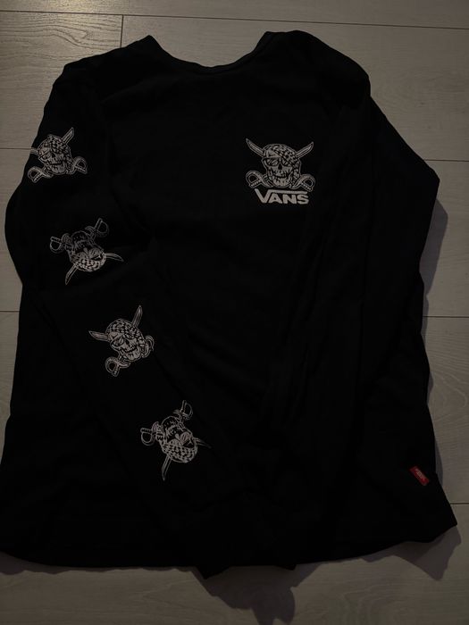 чорний лонгслів vans