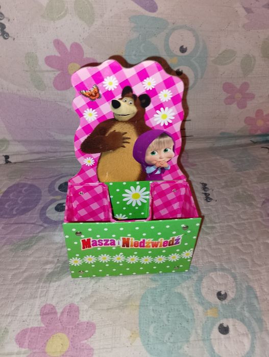 Pojemnik na przybory szkolne.