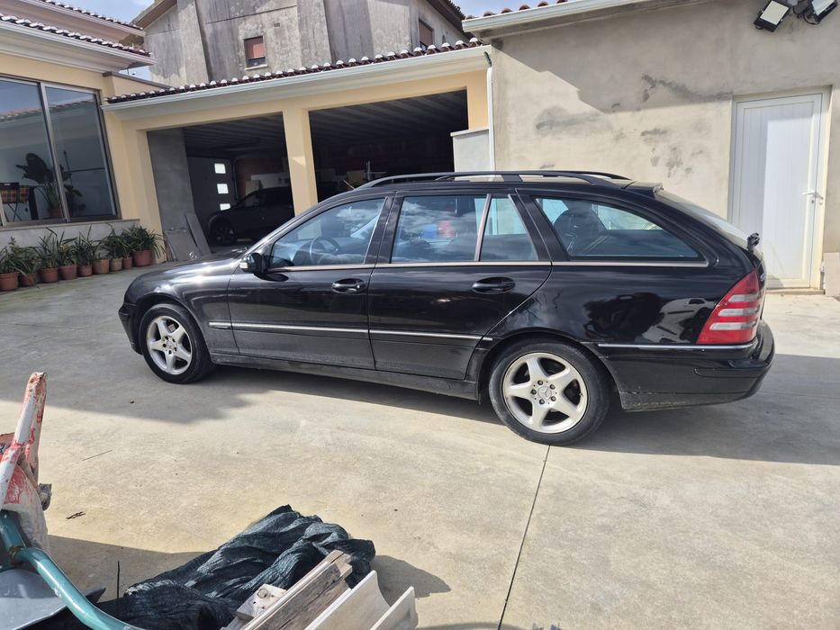 Mercedes benz C220 carrinha 2002 Excelente Estado

Mercedes-Benz C22