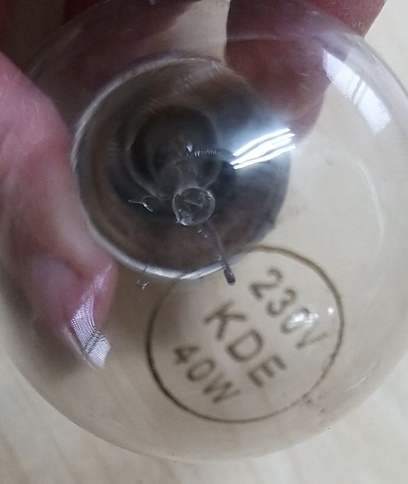 4 lâmpadas normais.