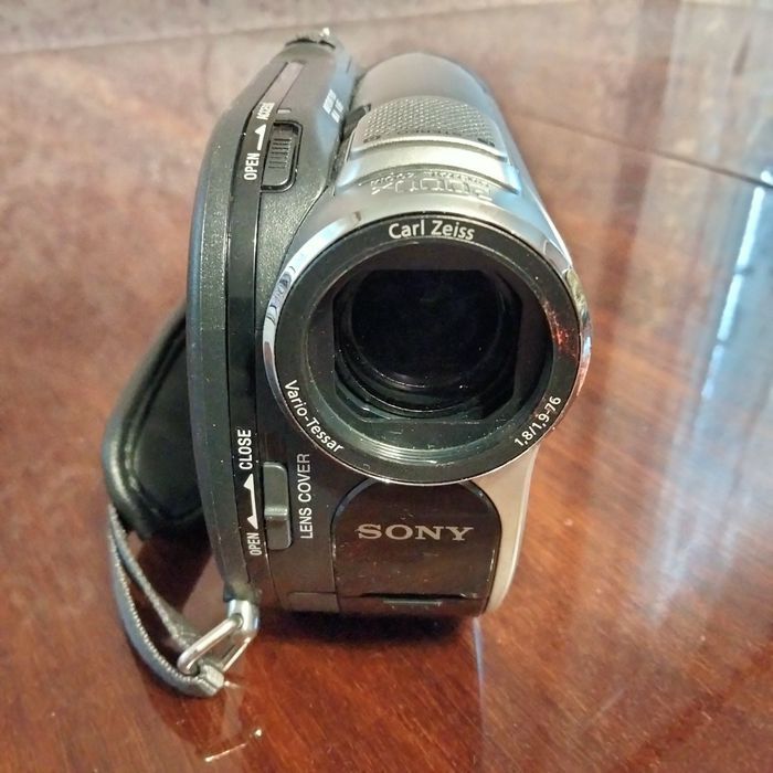 Відеокамера SONY Handycam DCR-DVD 108.
