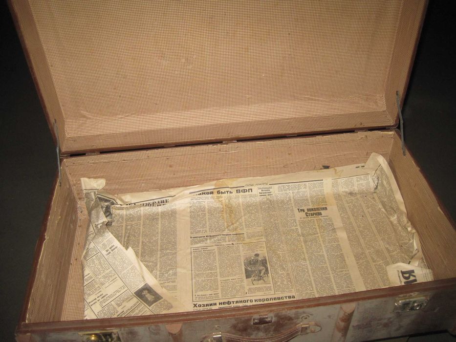 Продам велику антикварну валізу - 90 см на 50 см на 30 см