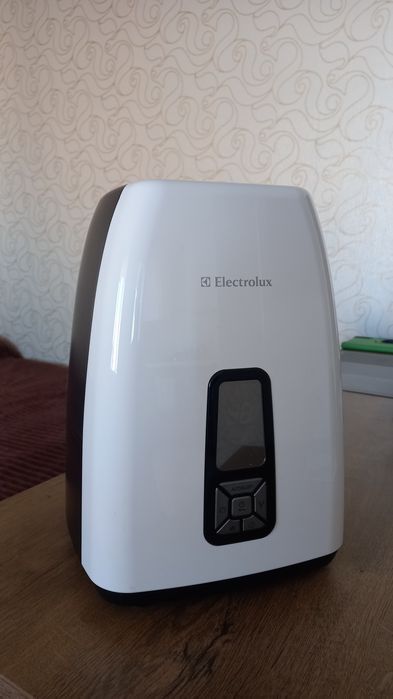 Продам зволожувач повітря Electrolux
