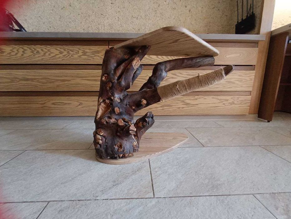 Кігтідряпка - столик для домашнього улюбленця з натурального дерева