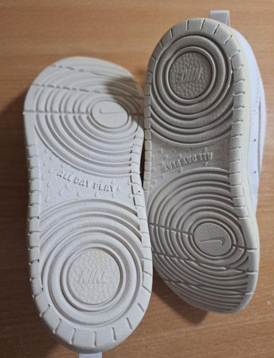 Кросівки Nike  білого кольору