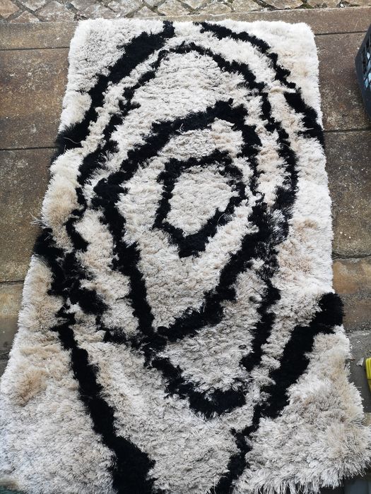 Tapete quarto pérola e preto