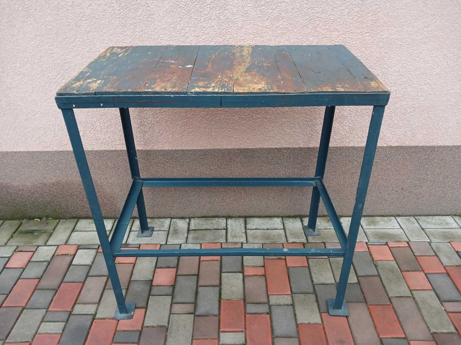Продам столик для гаража