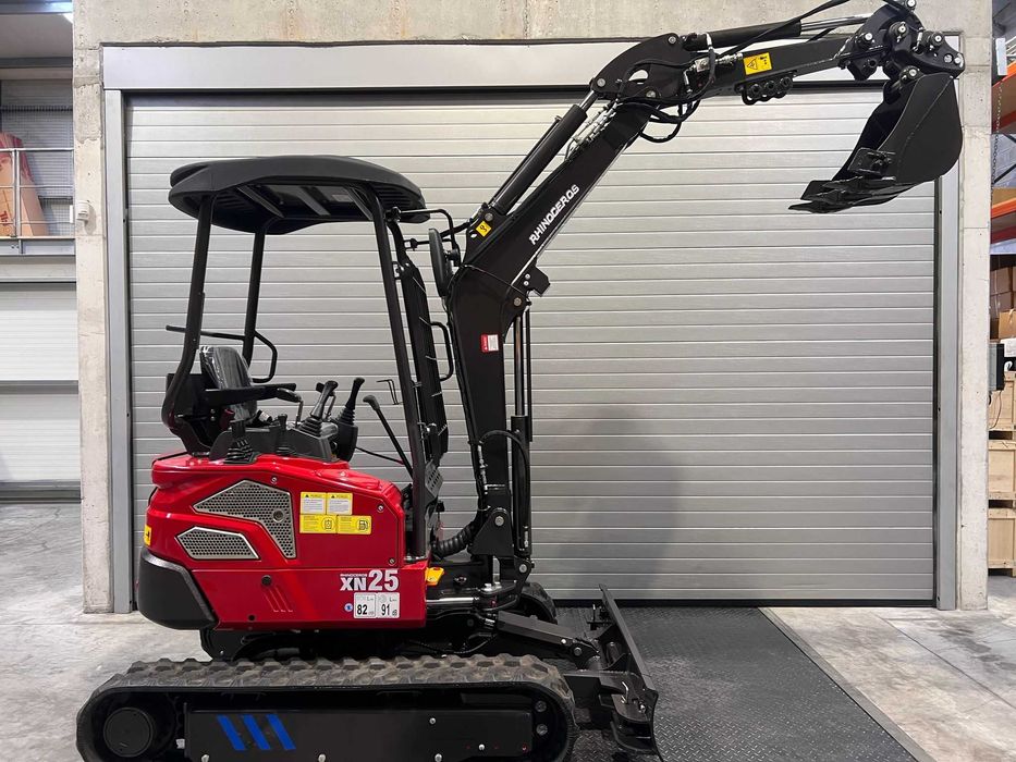 Mini Giratoria Rhinoceros XN25 motor Kubota