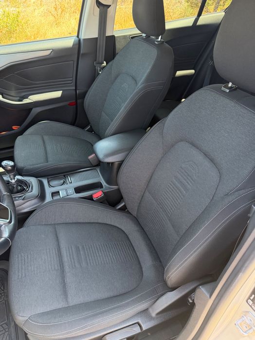 2019 - Ford Focus Active 1.0 Ecoboost 125cv — photo 3