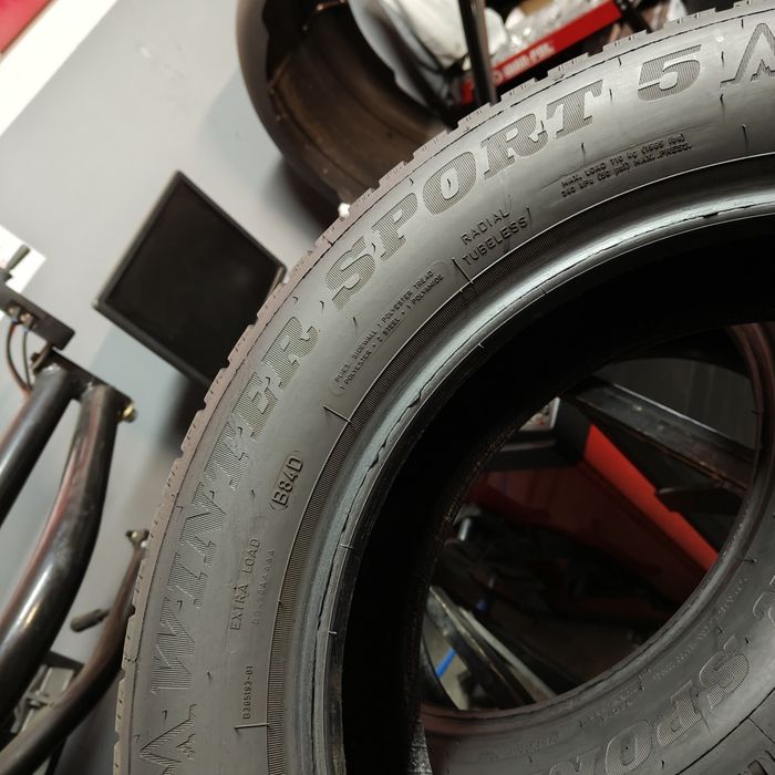 205/60/16 XL Sprzedam parę opon zimowych Dunlop