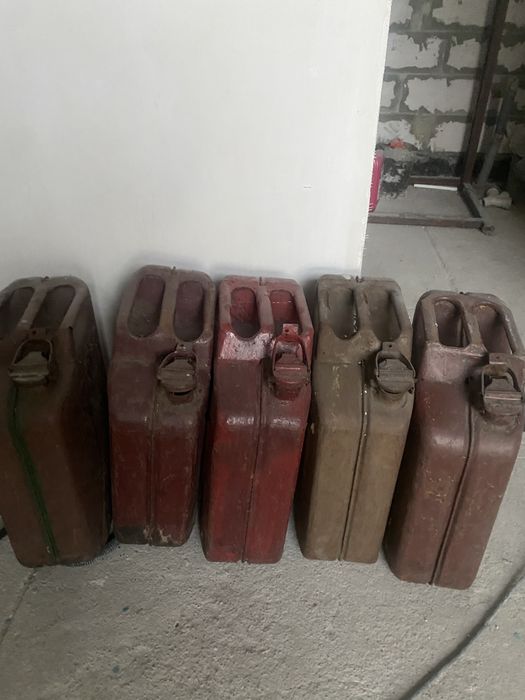 Канистры под бензин или дизель