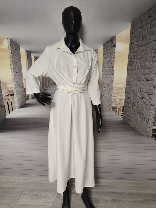 Sukienka w kolorze śmietanki