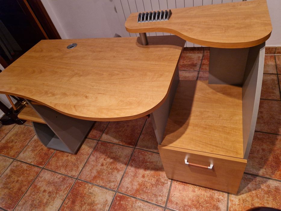 Secretária para escritório ou quarto de estudante