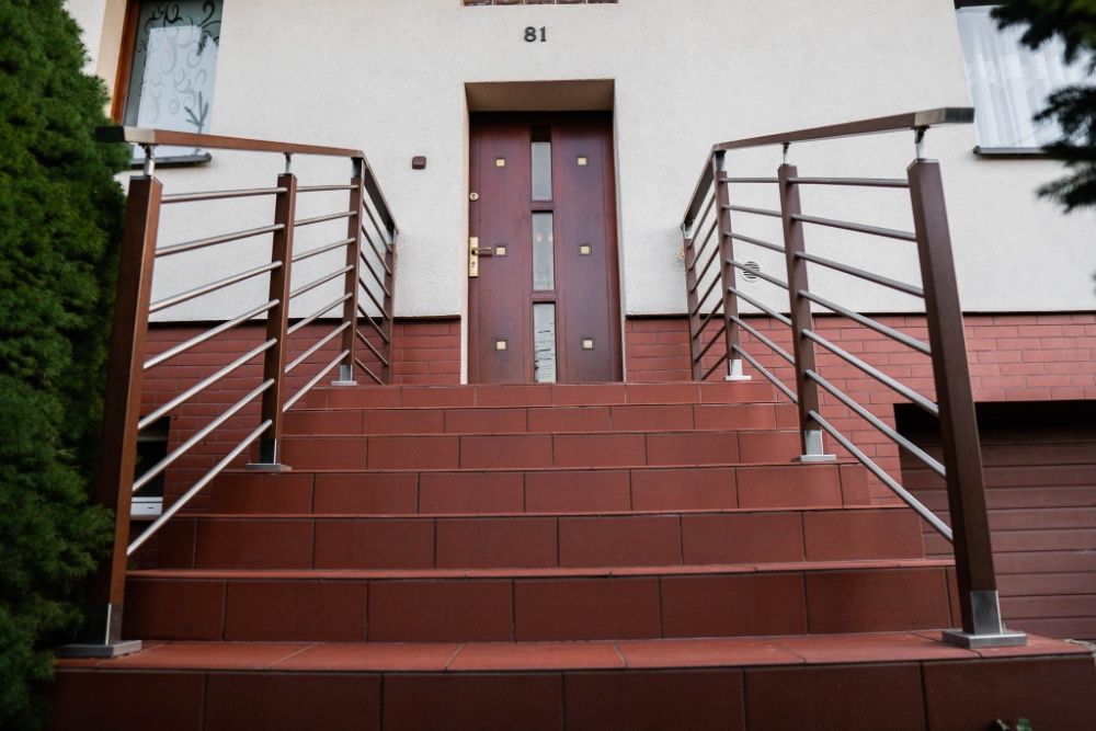 Balustrada balkonowa barierka nowoczesna montaż balkon poręcz taras