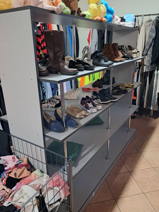 Меблі для магазину