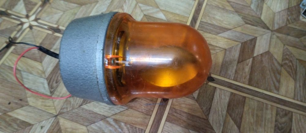 сигнальный фонарь автомобиля