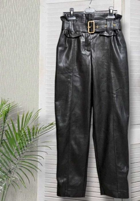 Штаны черные из эко кожи River Island с высокой посадкой, р. XS/S