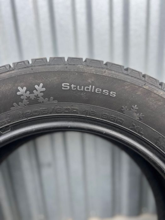 Продам Б/У шини Kumho 205/60R16 I ZEN KW31