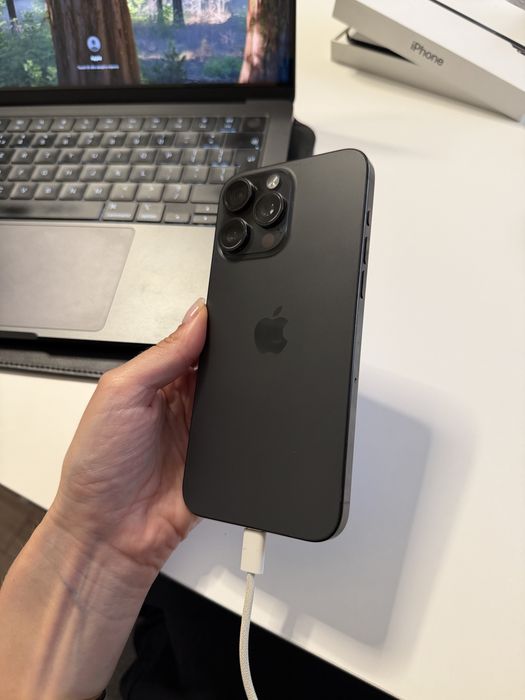 Used iphone 15 pro max 512 black esim