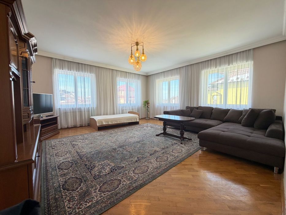 Здається будинок