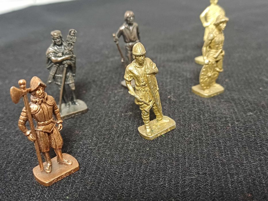 Figuras em metal 6 unidades