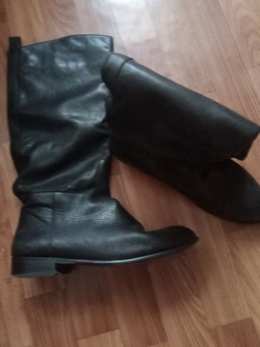 Продам полусапожки на широкую голень