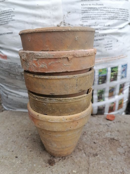 Doniczki gliniane do 100 sztuk średnica od 8cm do 13