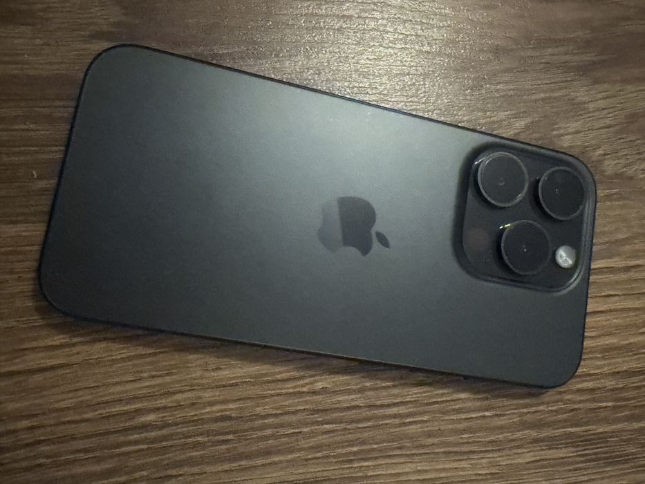 Iphone 15 pro 88% baterii