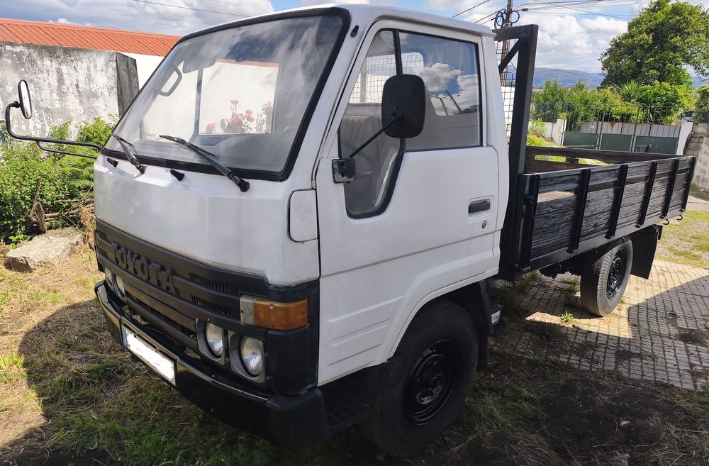 Toyota Dyna 150 caixa Curta
