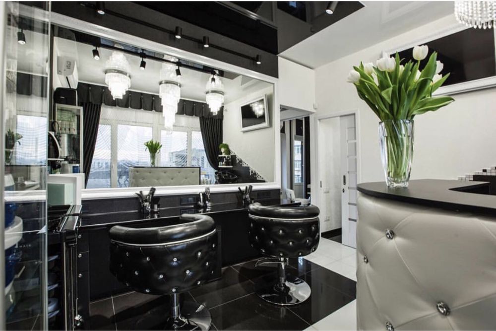 Сдается Парикмахерское место на пр. Науки