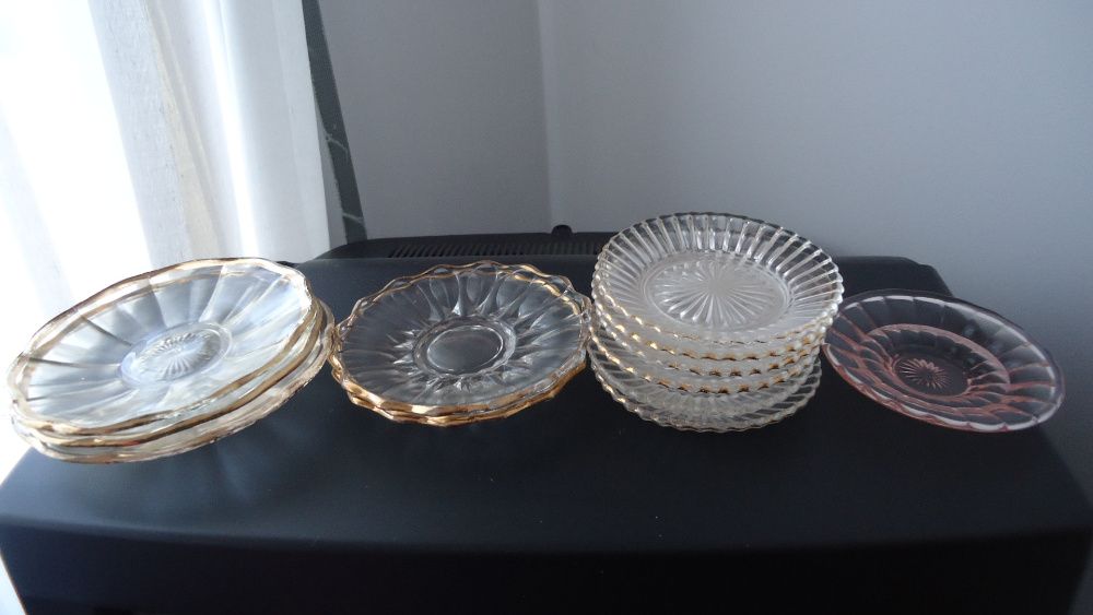Conjunto de 27 peças de vidro antigo