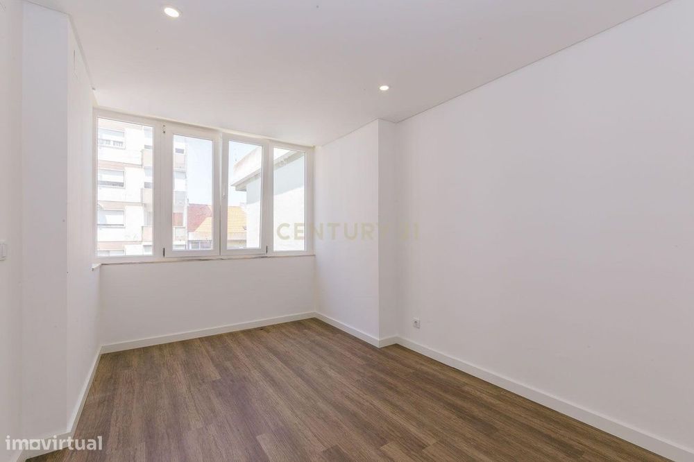 Apartamento T2 novo em Sacavém