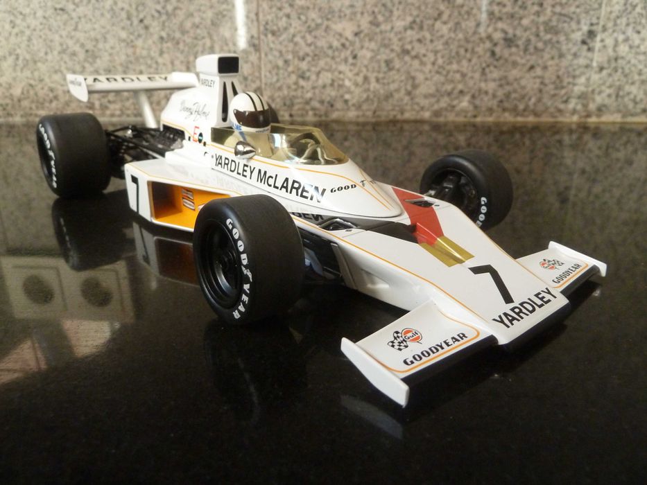 1:18 Minichamps, McLaren Ford M23, Yardley, D. Hulme, 1973, AutoArt