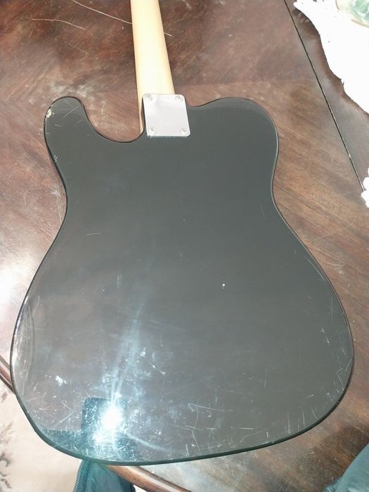 Harley Benton formato Telecaster preta MUITO modificada