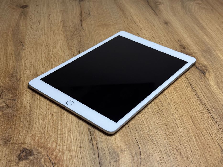 Apple iPad 8gen, 10.2" Srebrny Wifi - bardzo dobry stan - FV Marża