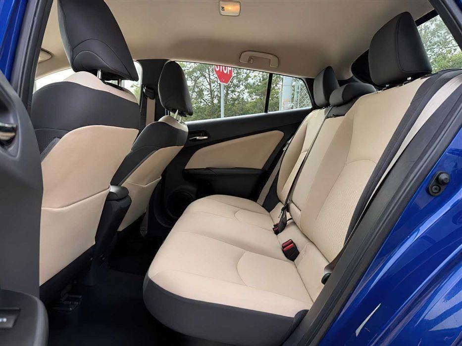 Toyota Prius      2016