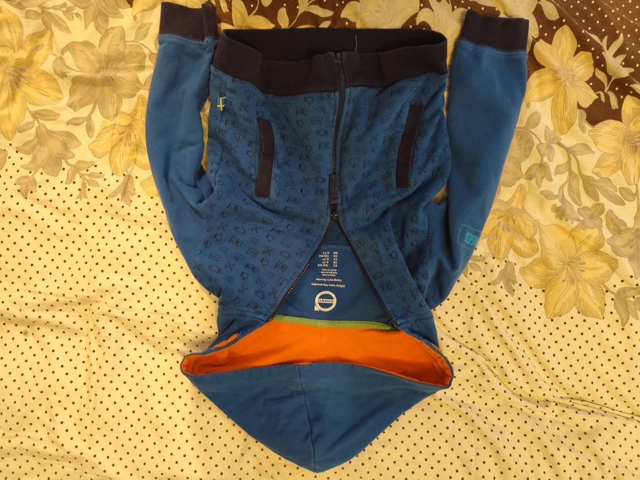 Kurtki i bluzy dla chłopca 122/128