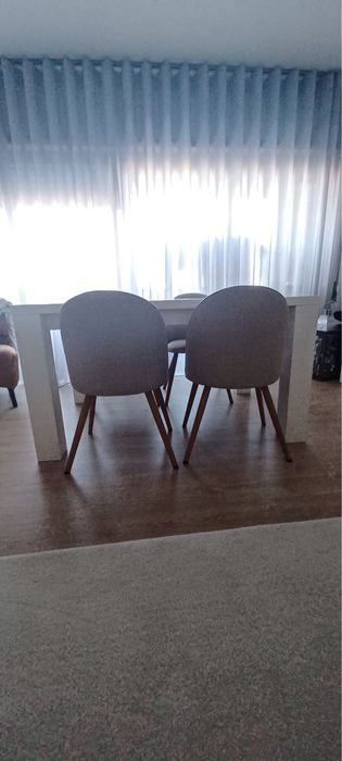 Mesa de jantar madeira macica lacada a branco