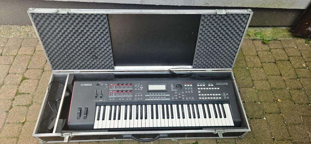 Sprzedam Yamaha MOXF 6 SYNTEZATOR