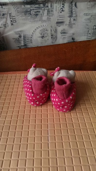 Плюшевые тапочки Hello Kitty размер 7-8 в хорошем состоянии