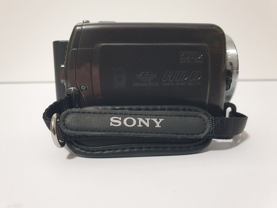 Цифровая видеокамера Sony Handycam DCR-SR67.