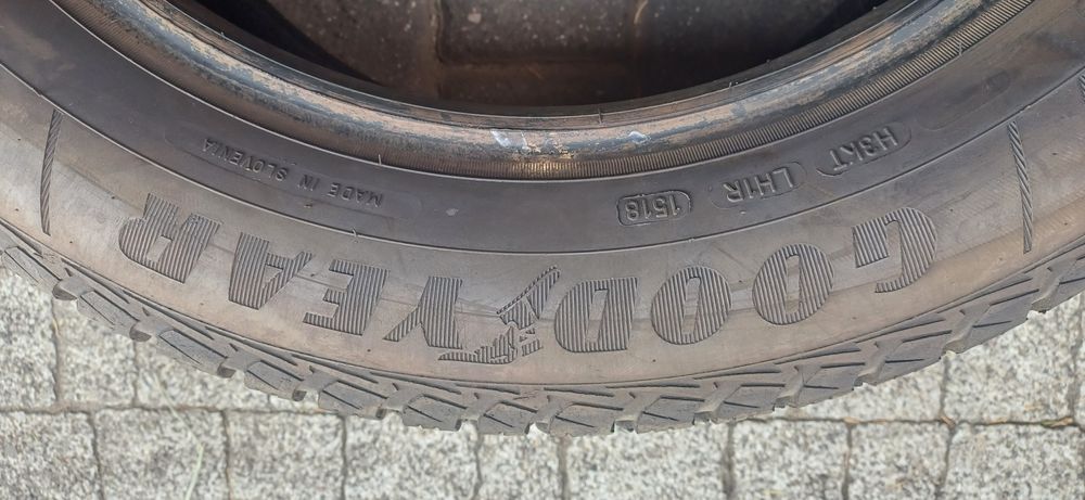 GOODYEAR 215/60R17 100V , pojedyńcza opona wielosezonowa.