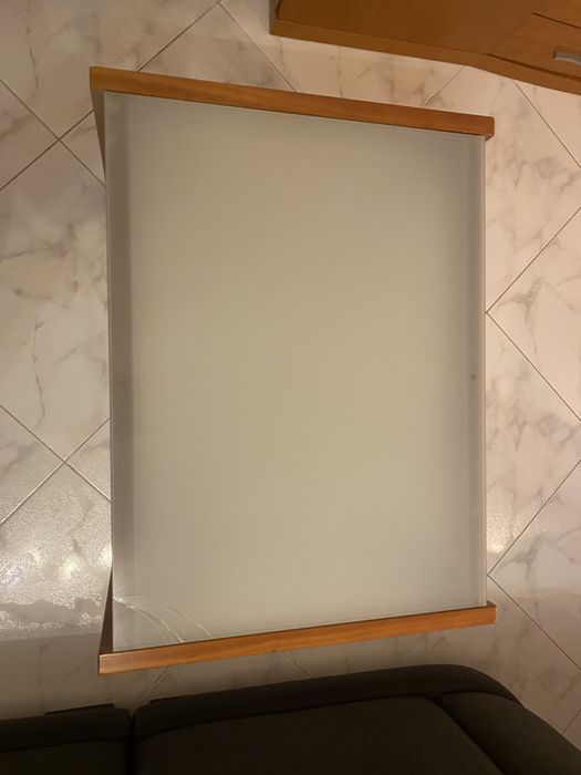 Mesa em cerejeira e vidro para sala