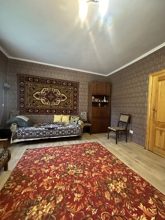 Продаж 1/2 частини будинку в с.Анисів з ремонтом та 7 сотками землі!