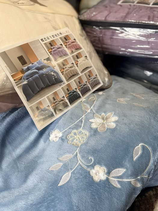 Тепленьке приємна мʼяка плюшеві велюрові комплекти "Метелики-Квіточки"