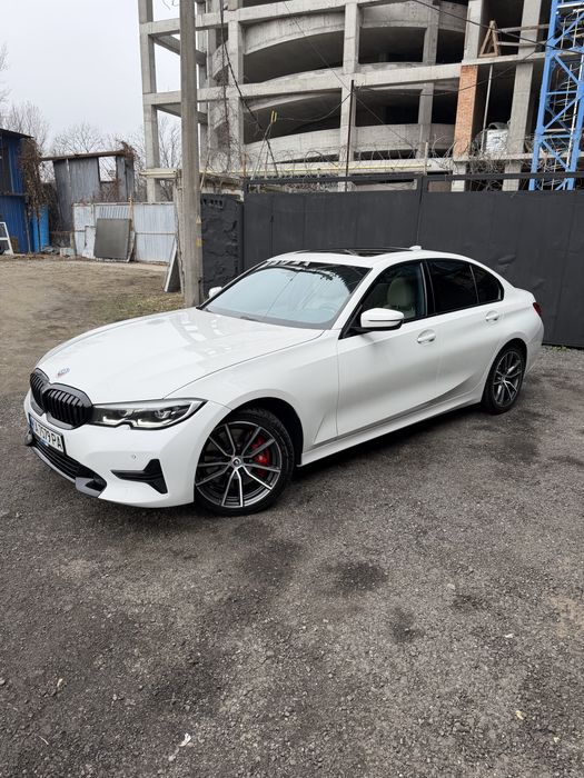 Продам свою максимально доглянуту BMW 330i. Стан майже ідеальний !
Тільки після ТО.
Вся історія на BMW LAND.
Завжди вчасне ТО і увага . 
Зроблений stage 1 на Up Stage 
- 2 ключі 
- 2 комплекти резини 
- 2 комплекти оригінальних килимів 
- М гальма , М руль 
- підігрів сидінь та керма 
- люк 
- сліпі зони 
- утримання в полосі 
- Car Play 
- безключовий доступ 
Багато іншого .
80 000 рідного пробігу 
Інші деталі по телефону