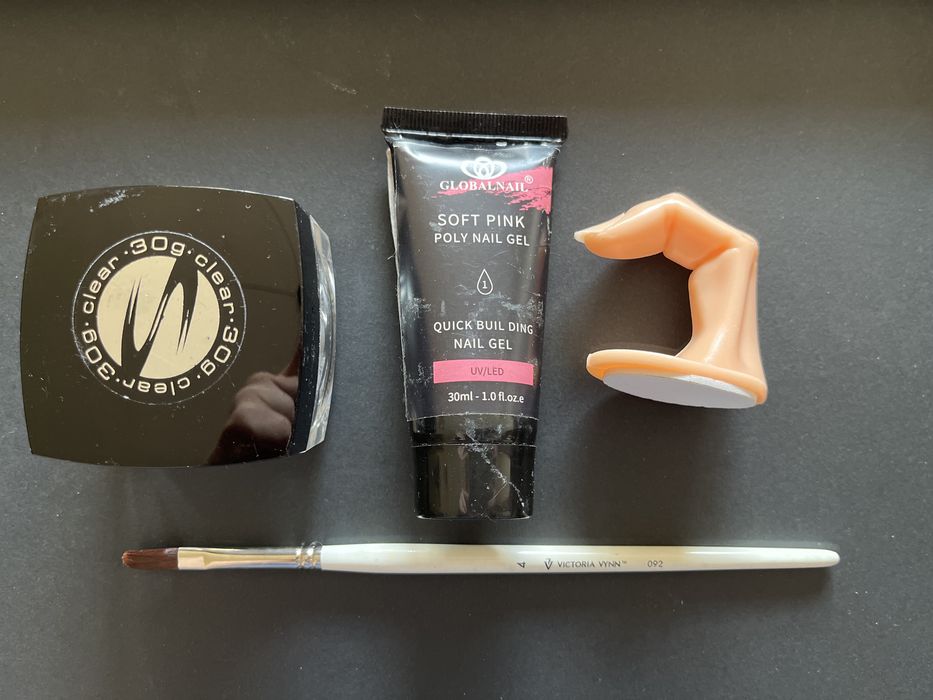 Manicure zelowy poly gel