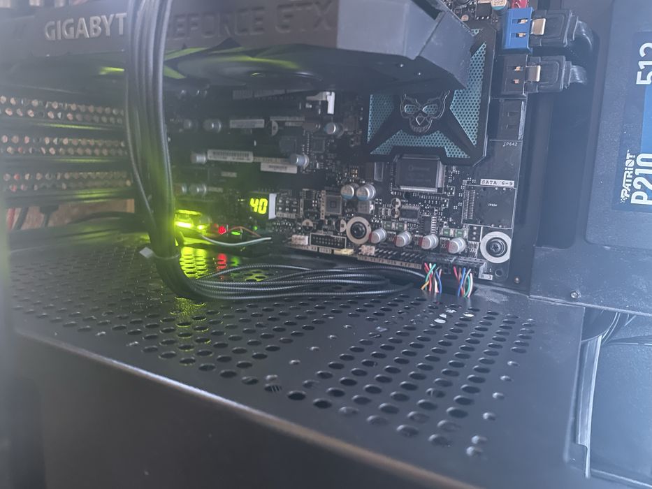 Материнська плата в комплекті