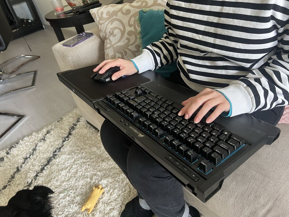 Teclado Gaming Wireless Corsair K 63 com suporte