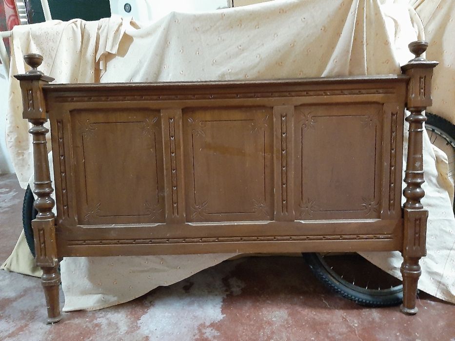 Cama antiga cerejeira